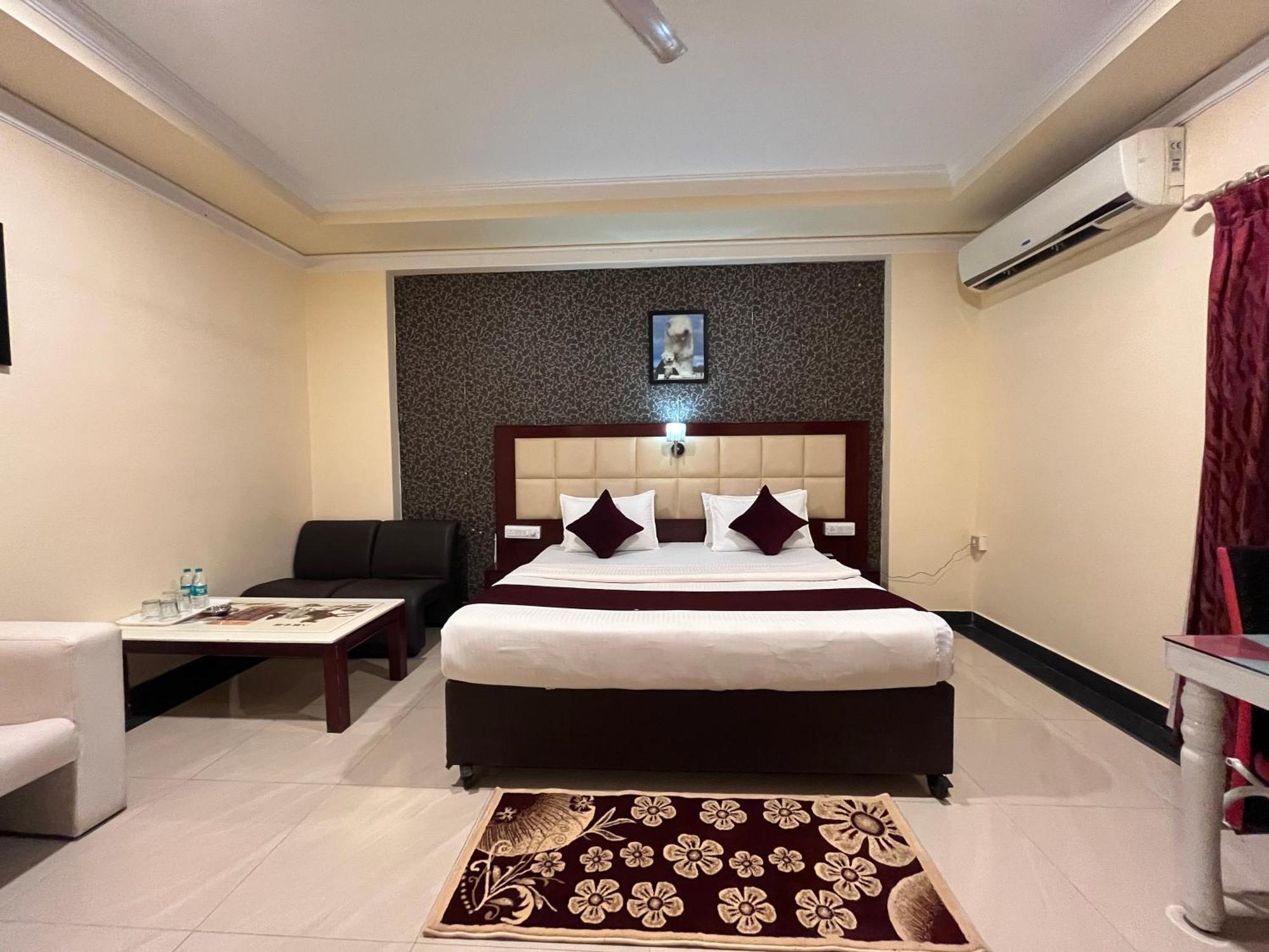 Ananya Comfortss Hospet Exterior photo