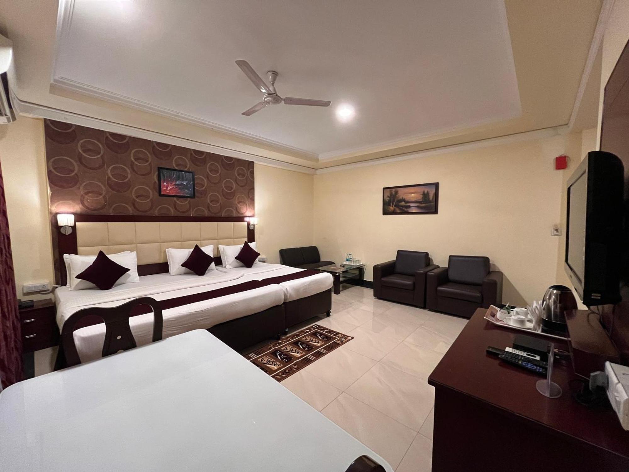 Ananya Comfortss Hospet Exterior photo