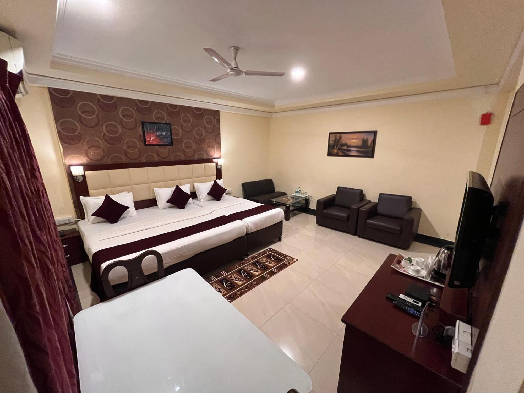 Ananya Comfortss Hospet Exterior photo