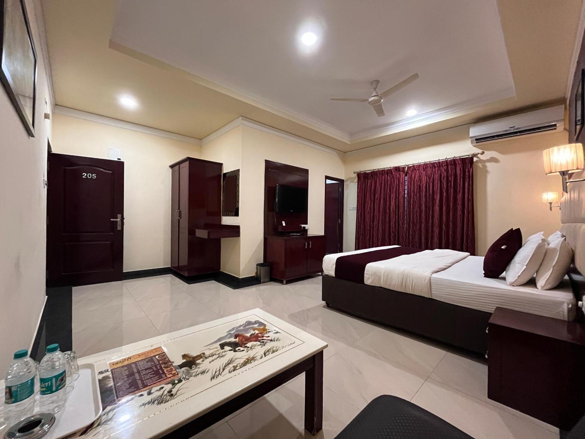 Ananya Comfortss Hospet Exterior photo