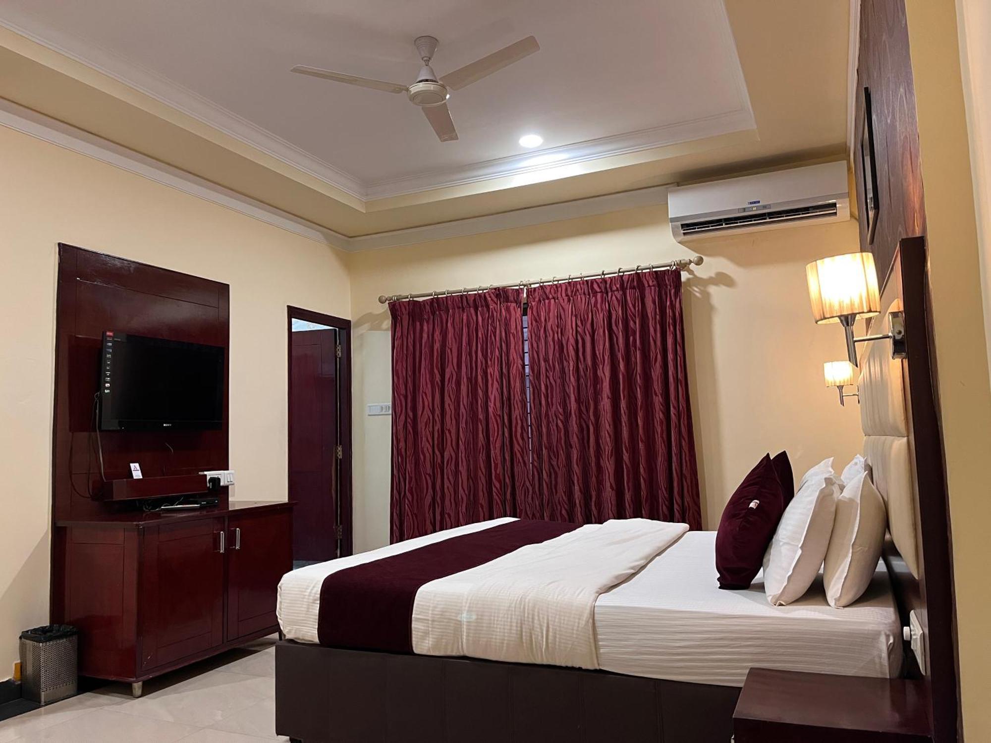Ananya Comfortss Hospet Exterior photo