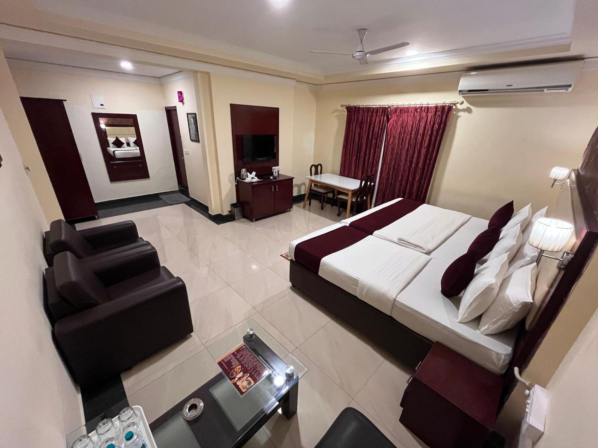 Ananya Comfortss Hospet Exterior photo