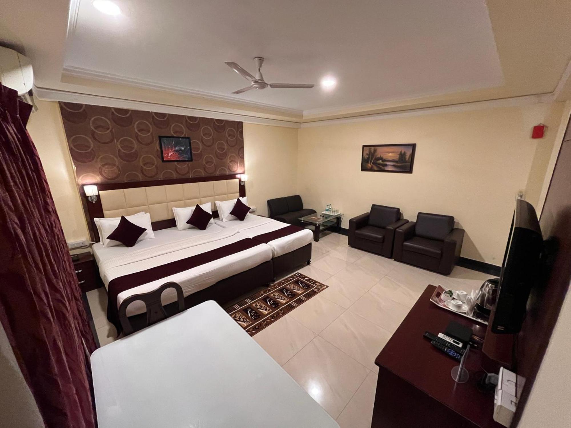 Ananya Comfortss Hospet Exterior photo