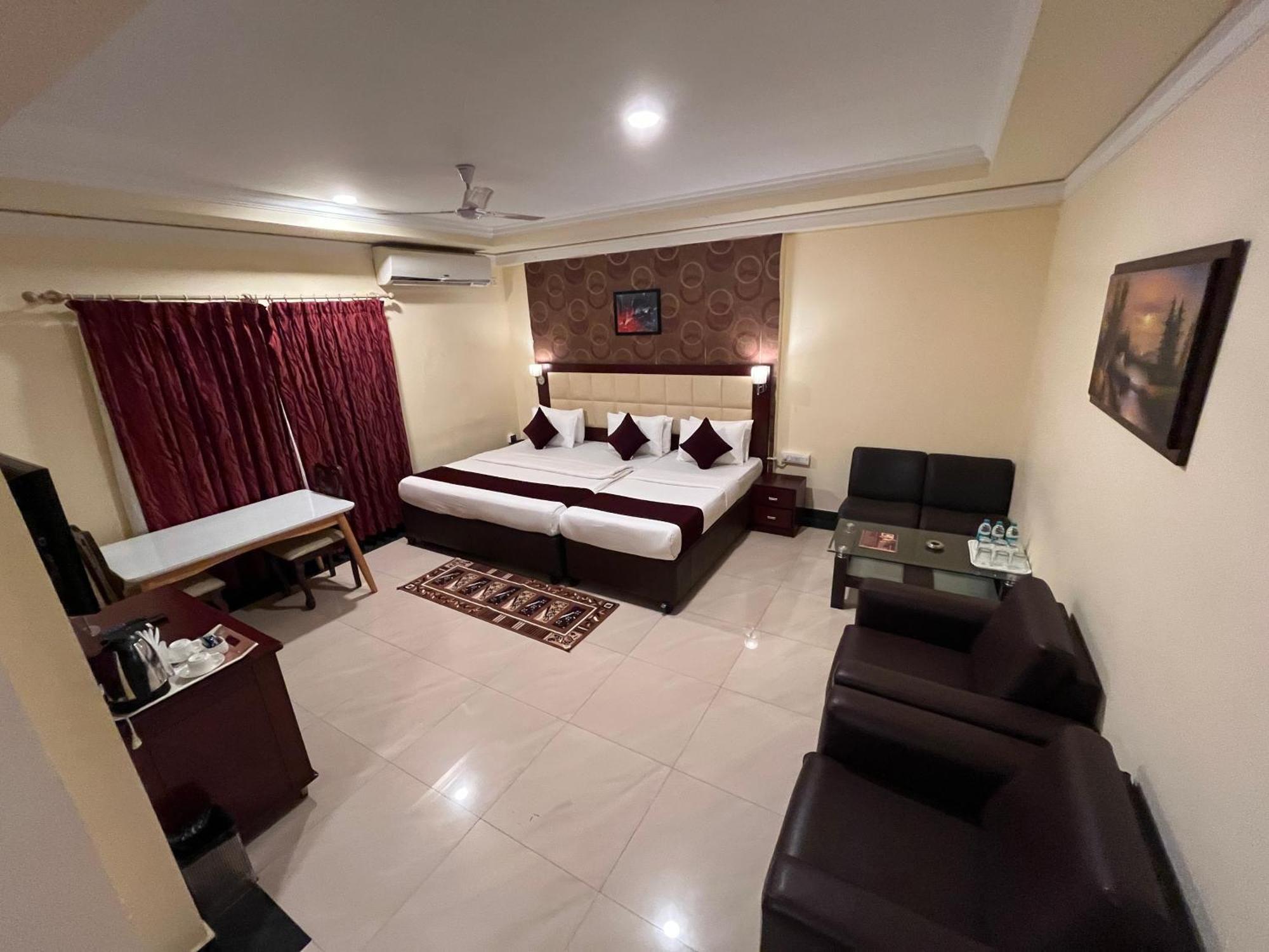 Ananya Comfortss Hospet Exterior photo