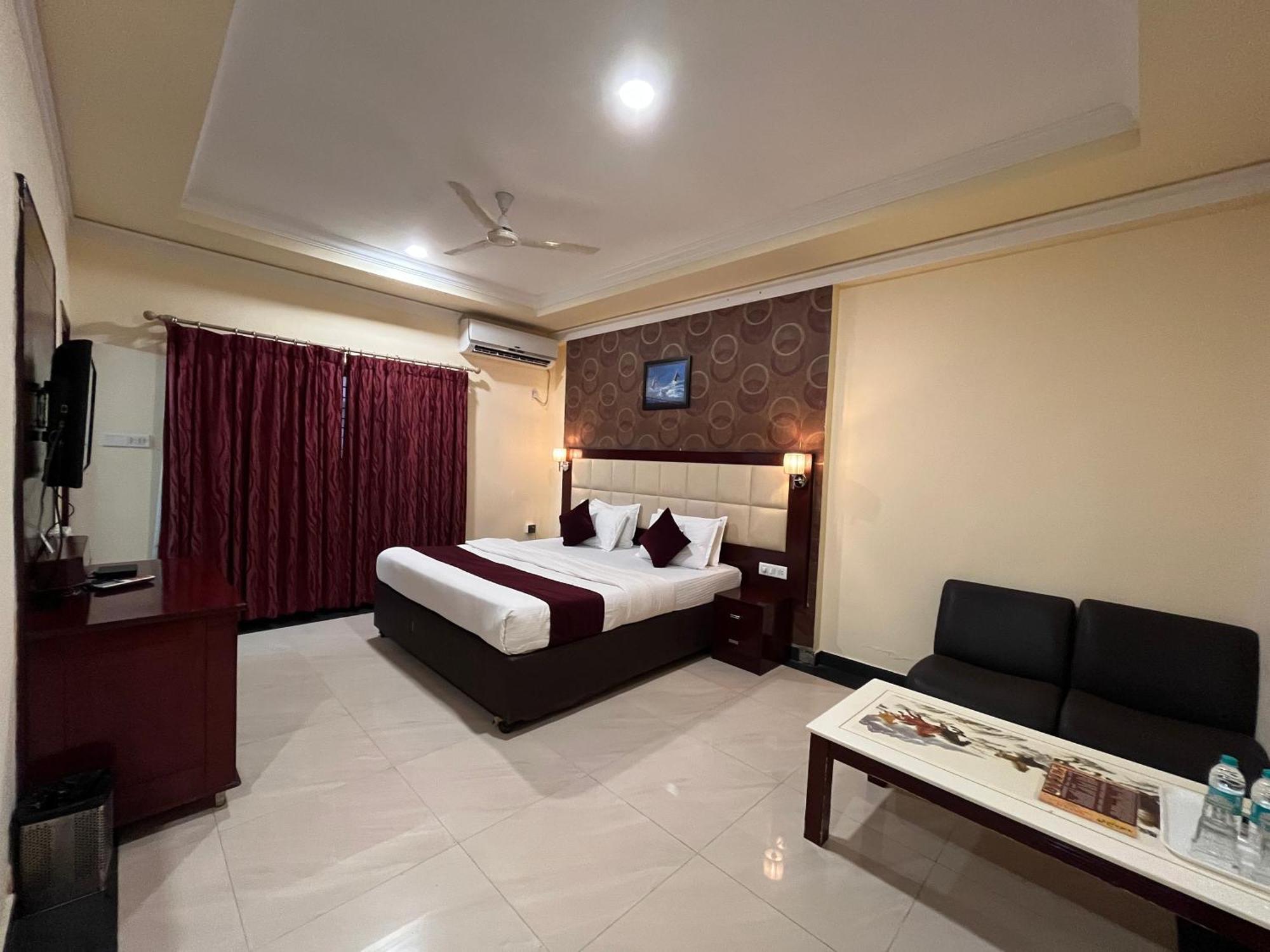 Ananya Comfortss Hospet Exterior photo