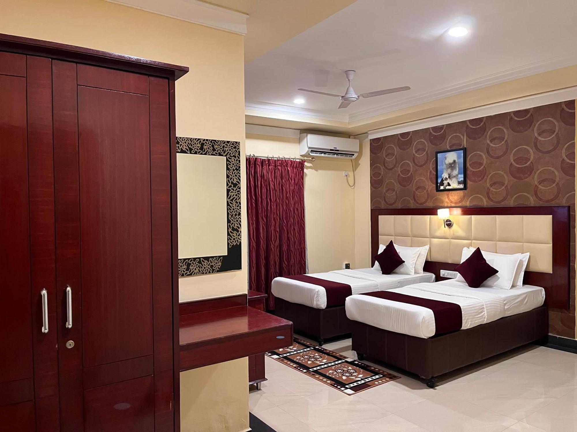 Ananya Comfortss Hospet Exterior photo