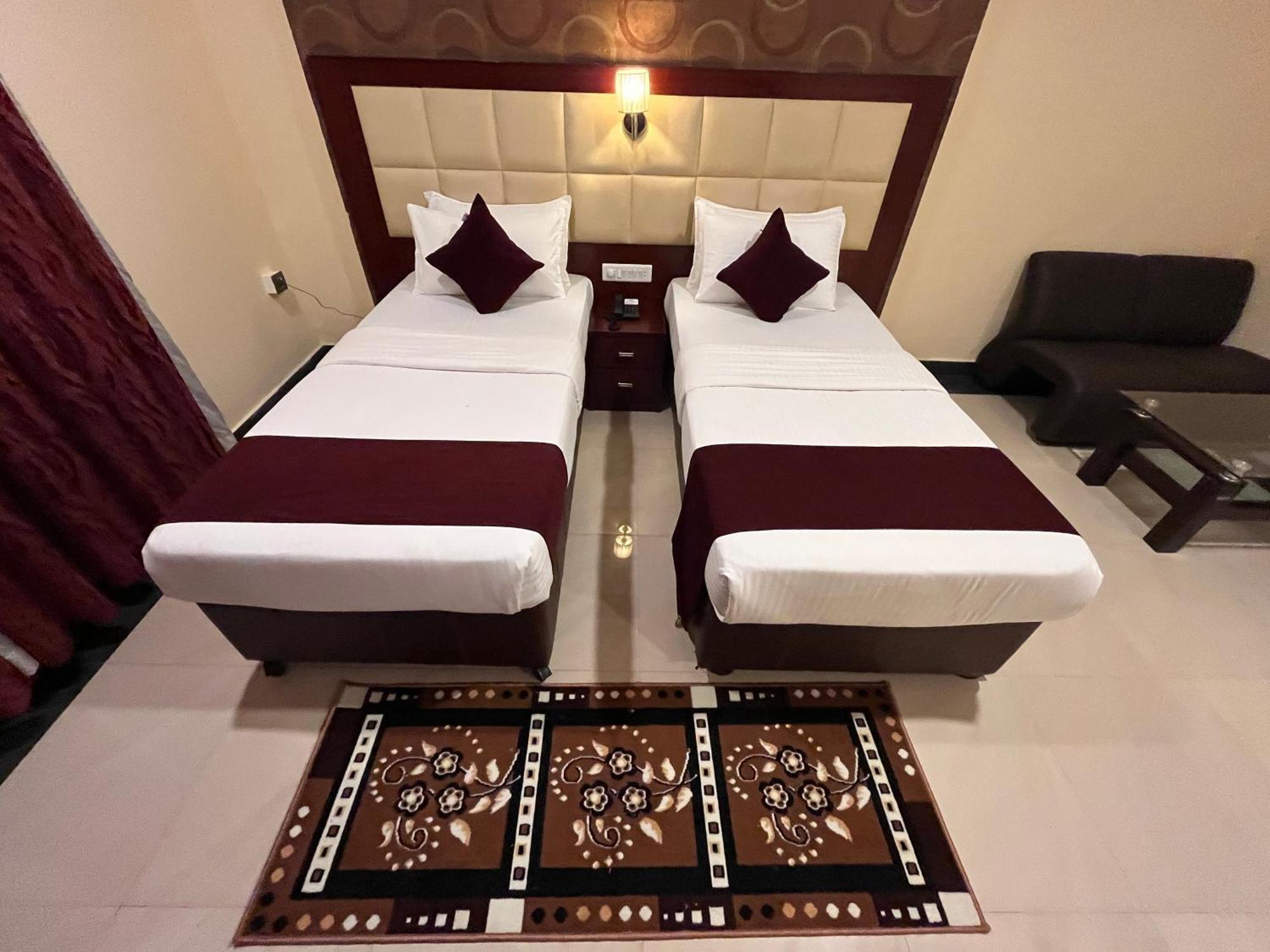 Ananya Comfortss Hospet Exterior photo