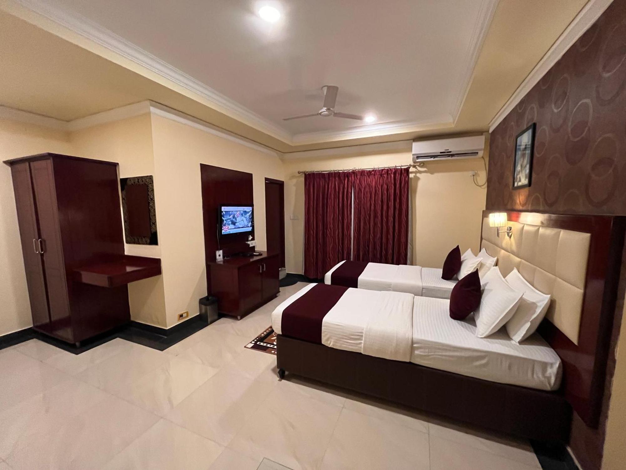 Ananya Comfortss Hospet Exterior photo