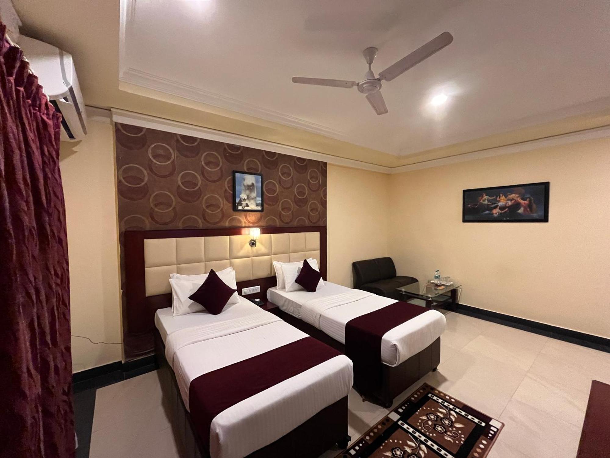 Ananya Comfortss Hospet Exterior photo