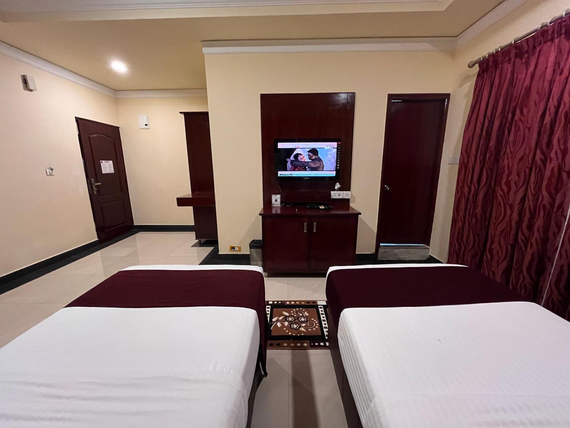Ananya Comfortss Hospet Exterior photo
